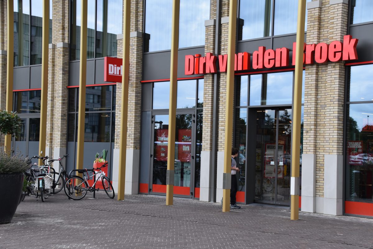 Dirk van den Broek Emmen, Supermarkten
